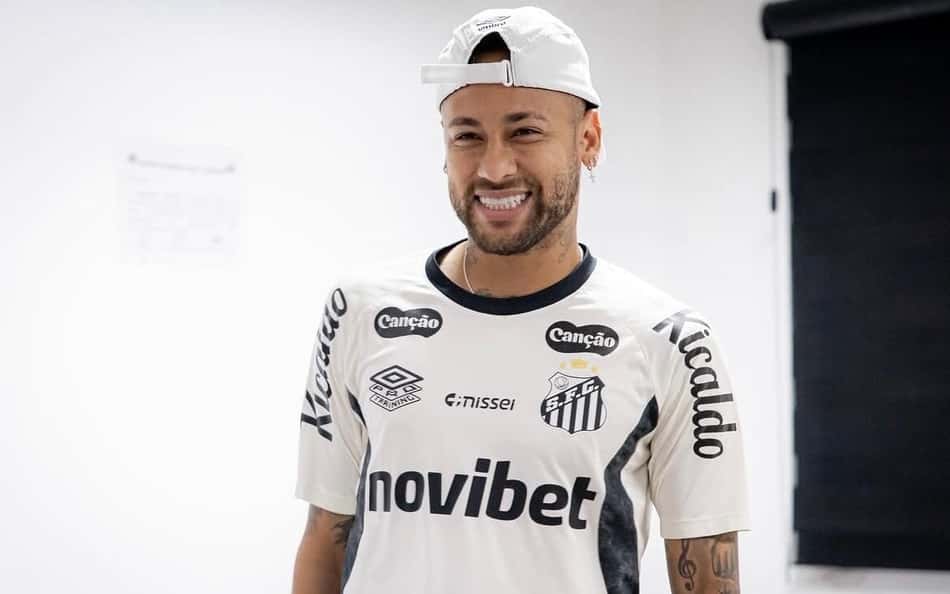 Neymar faz discurso no CT do Santos