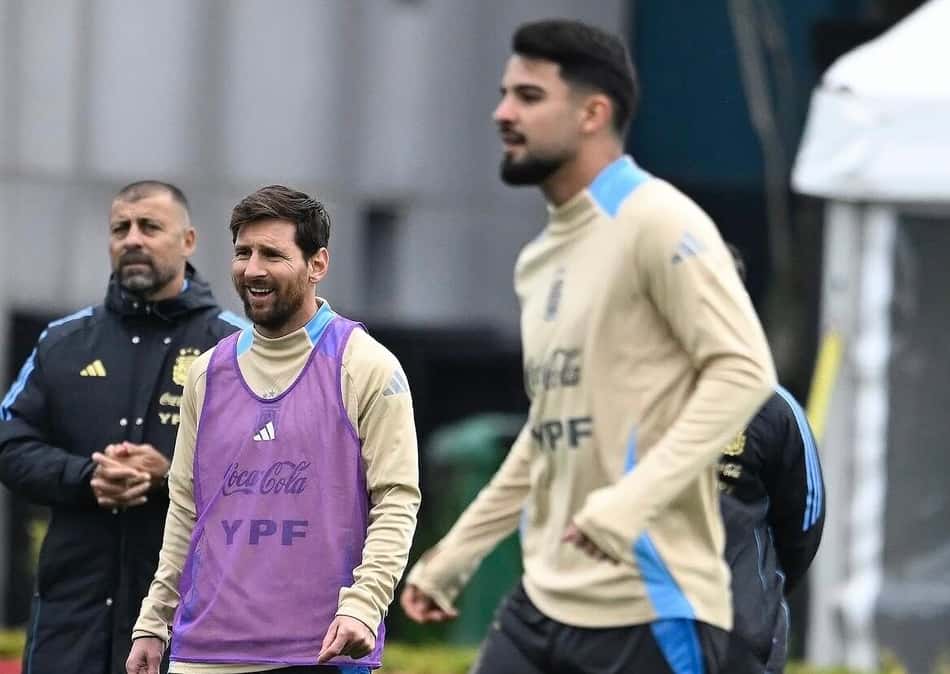 Argentina define numeração para a Copa, e Flaco usará camisa 'pela metade' na seleção