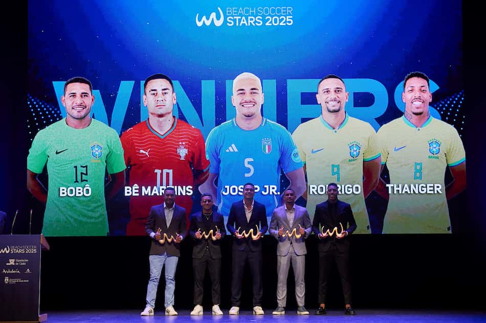 Brasileiros premiados no futebol de areia 