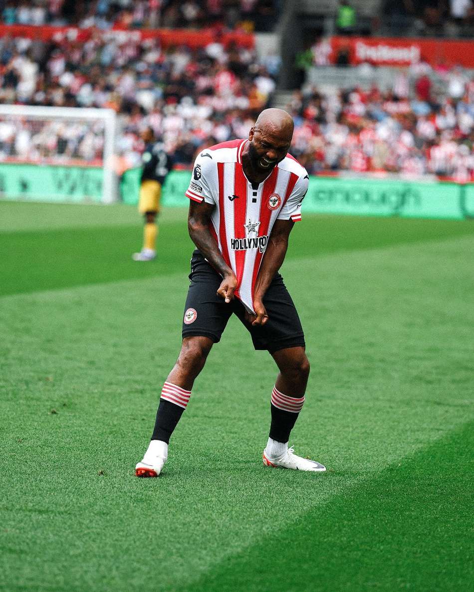 Igor Thiago comemorando gol pelo Brentford (Foto: Reprodução/X)