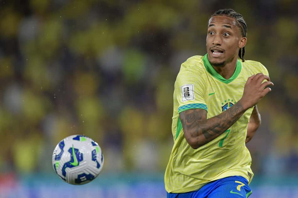 João Pedro atuando pela Seleção Brasileira
