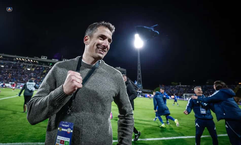 Julio Velásquez celebra título do Campeonato Búlgaro com o Levski Sofia