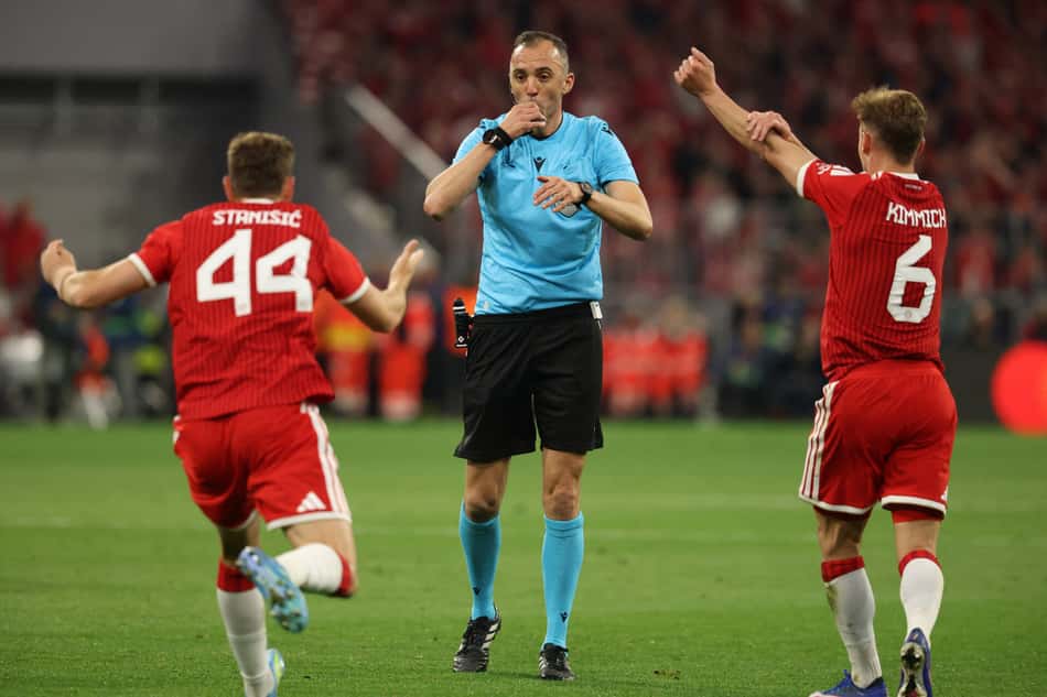 Kimmich e Stanisic reclamam de suposto pênalti de João Neves em Bayern x PSG