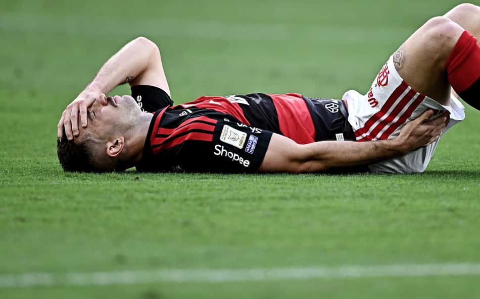 Léo Ortiz, do Flamengo, vai ao hospital e tem lesão confirmada