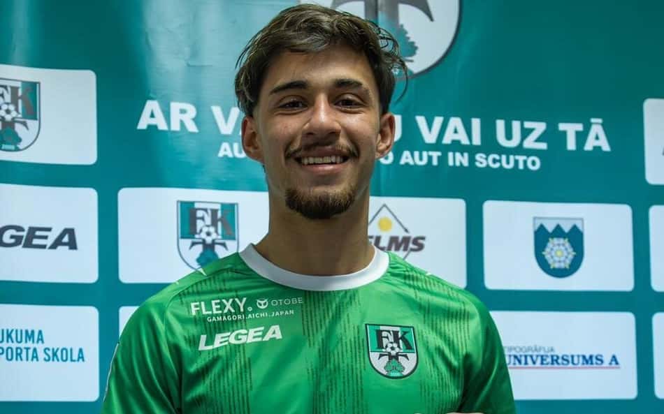 Leoni pelo FK Tukums 2000, da Letônia (Foto: Reprodução)