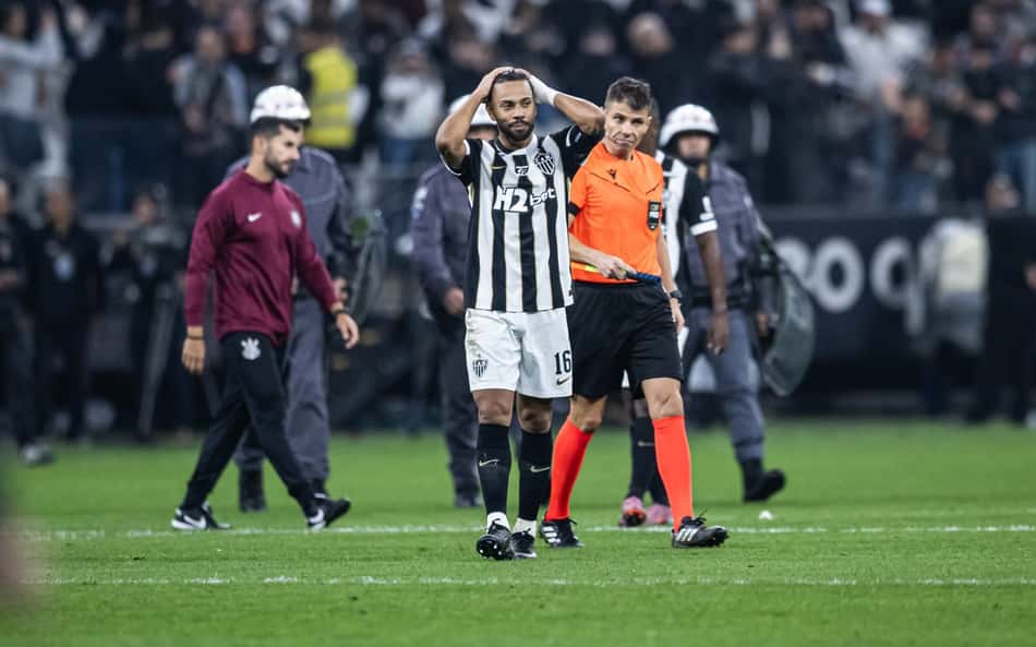 Análise: Atlético faz jogo correto, mas é castigado no fim e paga por 'medo e postura'