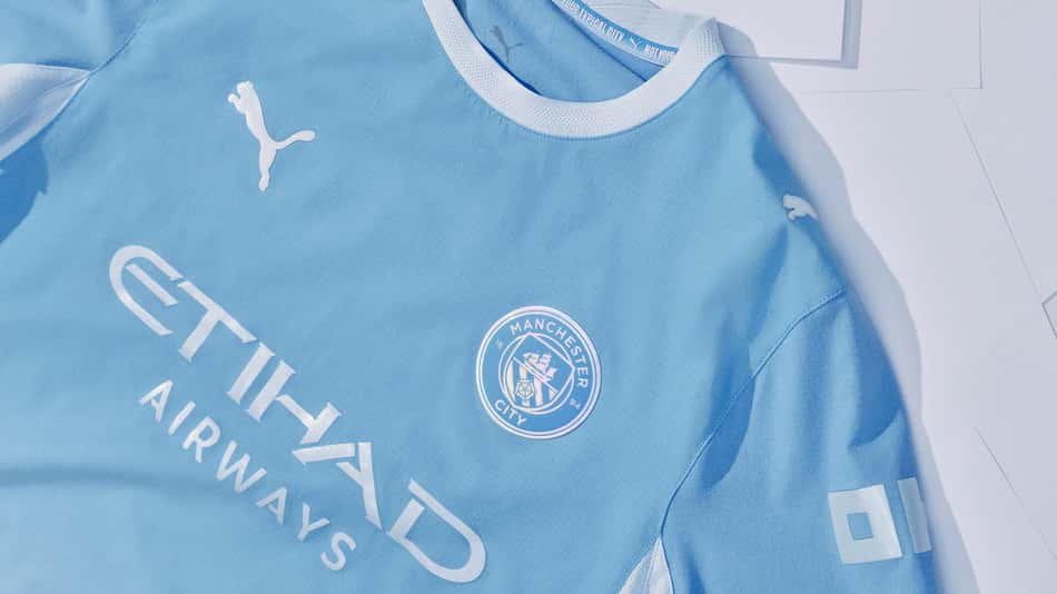Manchester City anuncia camisa para a próxima temporada.