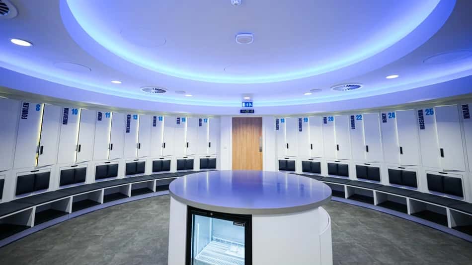 Vestiário do novo centro de treinamento do Manchester City para a equipe feminina.