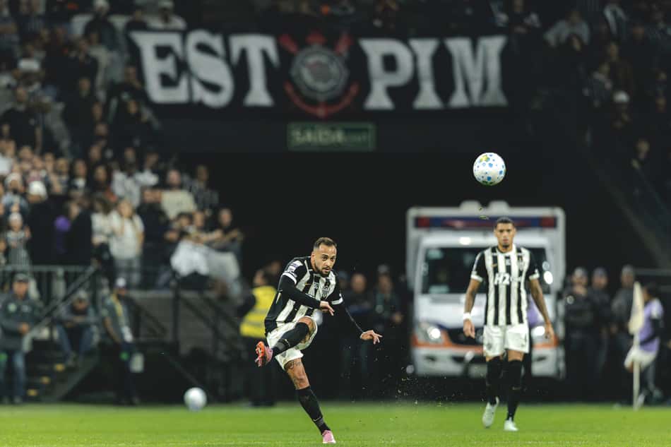 Maycon em Corinthians x Atlético (Foto: Pedro Souza / Atlético)