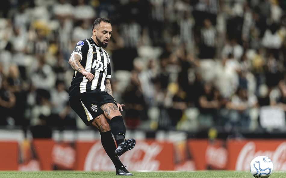 Pelo Atlético-MG, Maycon projeta reencontro com o Corinthians: 'Correr pelo nosso'