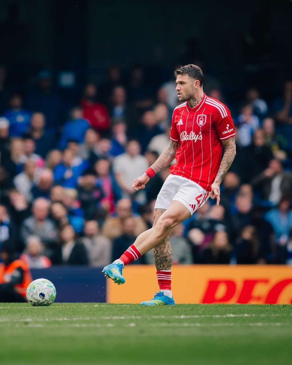 Morato em ação pelo Nottingham Forest