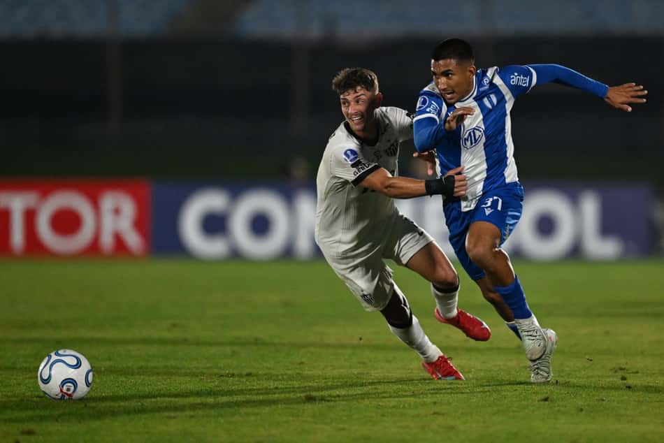 Natanael em Juventud x Atlético  (Photo by Eitan ABRAMOVICH / AFP)