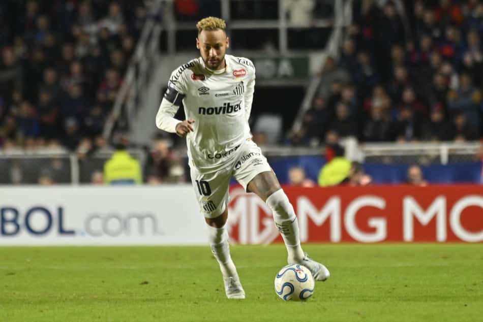 Neymar durante San Lorenzo x Santos pela Sul-Americana