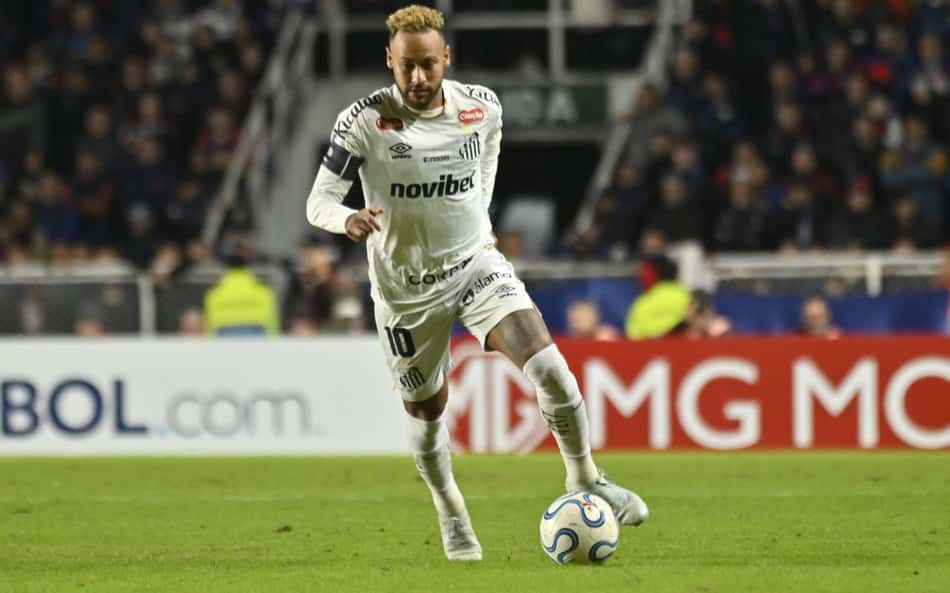 Neymar durante San Lorenzo x Santos pela Sul-Americana