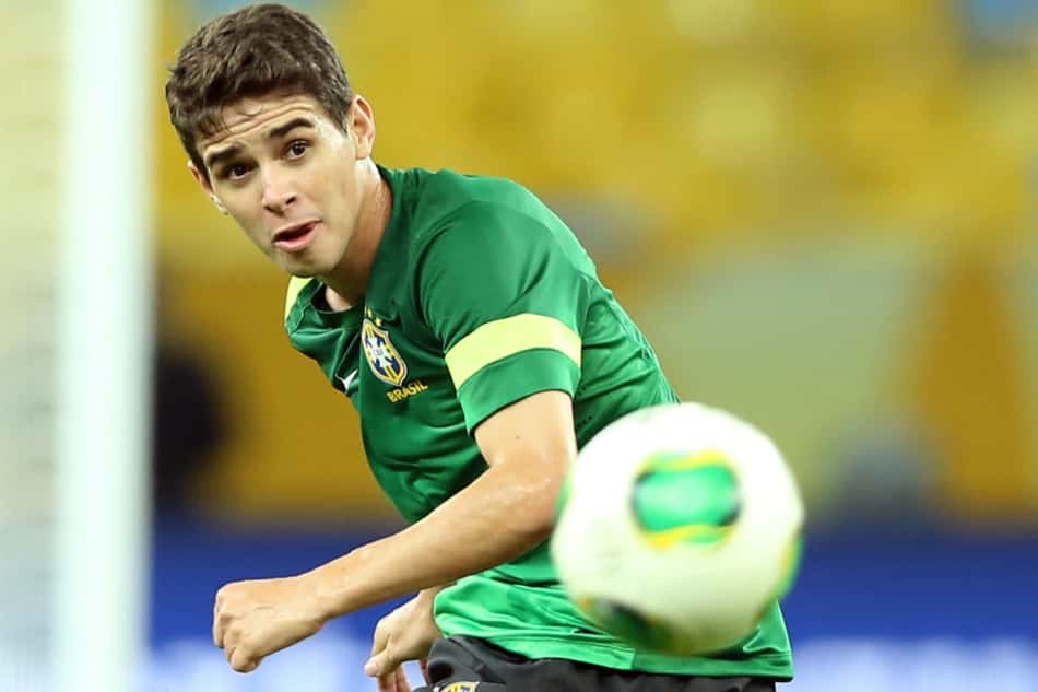 Oscar Emboaba aquecendo em jogo da Seleção Brasileira