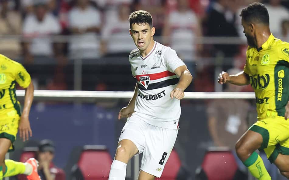 Oscar em ação pelo São Paulo