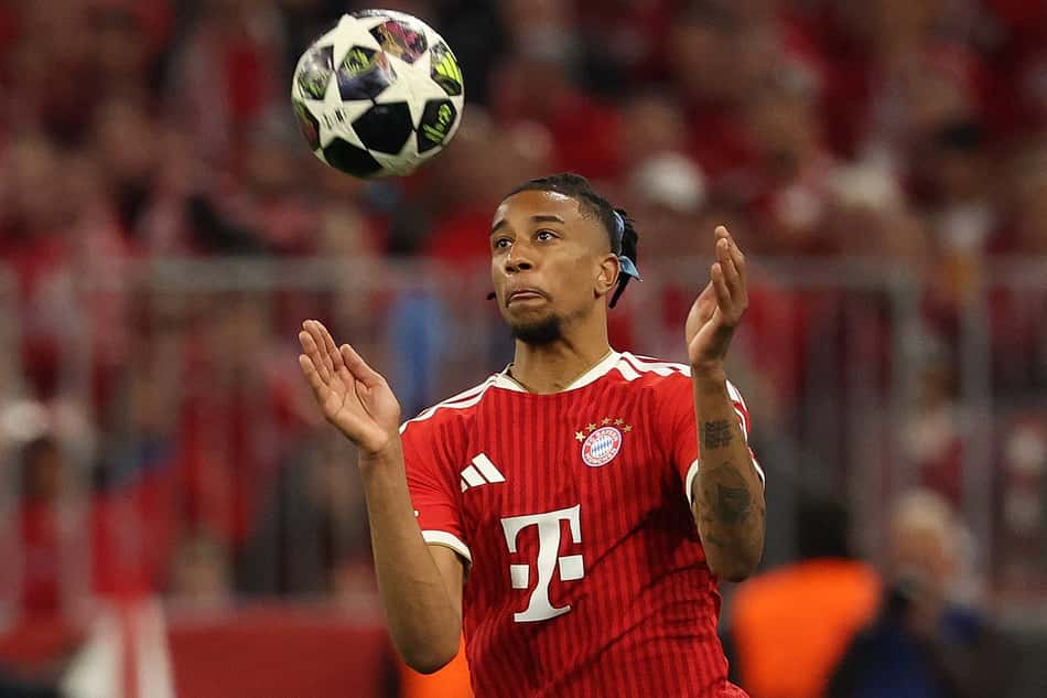 Olise em ação em Bayern x PSG, na semifinal da Champions League