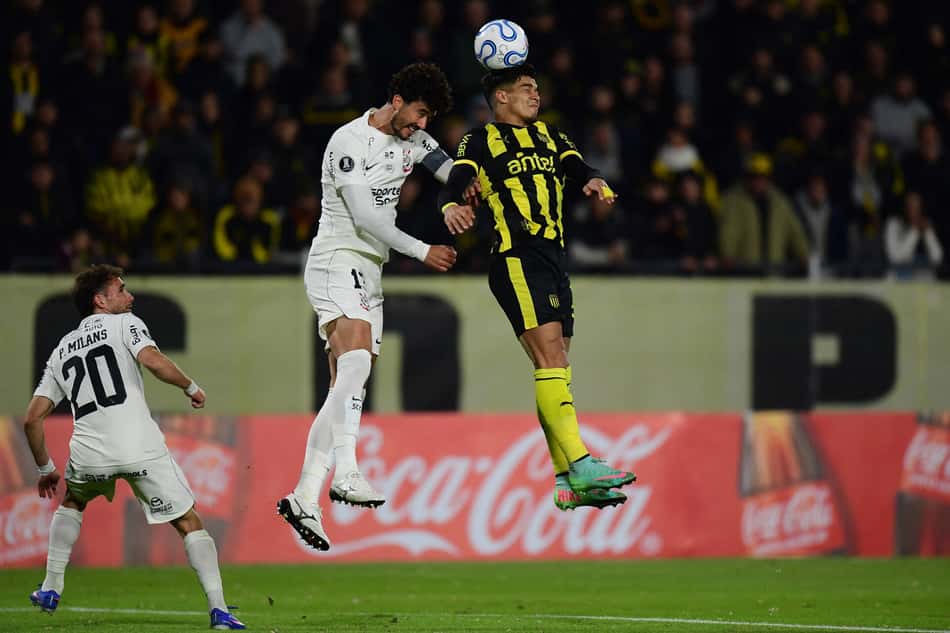 Peñarol x Corinthians pela Copa Libertadores (Foto: Dante FERNANDEZ / AFP)