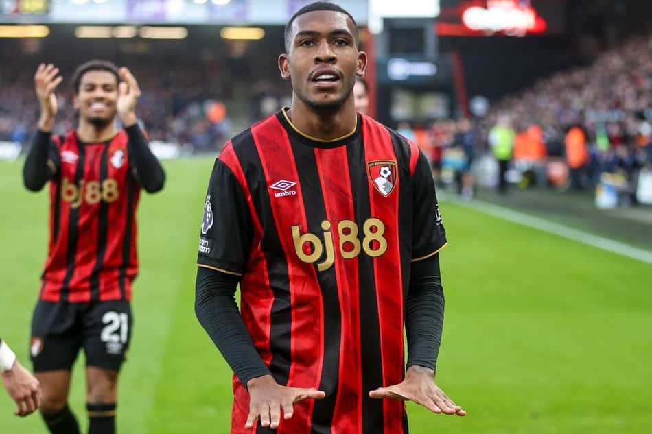 Rayan celebra gol marcado pelo Bournemouth contra o Aston Villa, pela Premier League