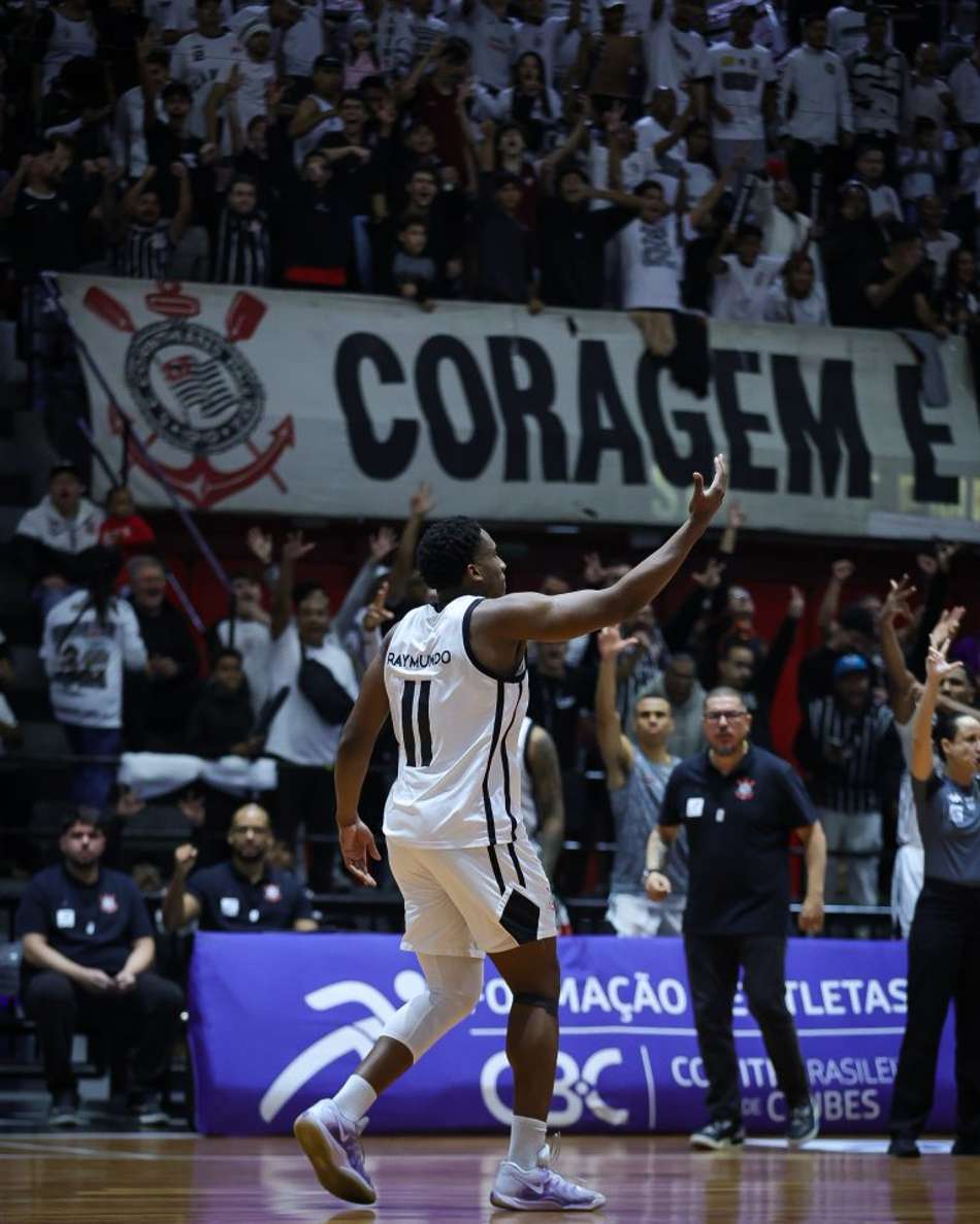 Raymundo em jogo 2 da semifinal do NBB (Foto: Beto Miller / Corinthians)