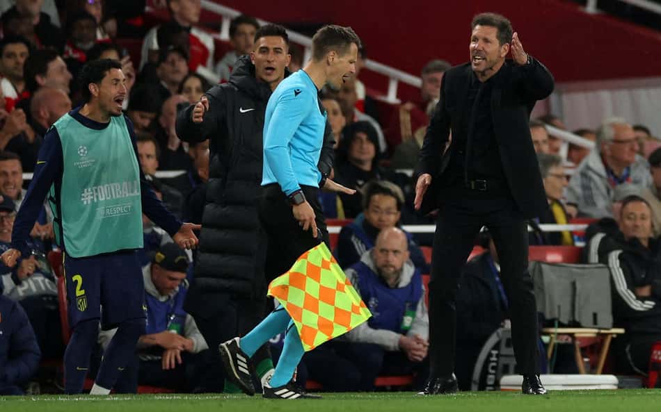 Ídolo do Liverpool detona Simeone e Atlético de Madrid: 'Sempre atrás'