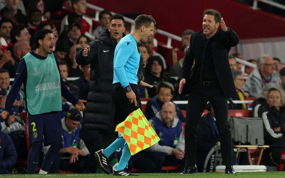 Simeone reclama da arbitragem após eliminação do Atlético na Champions League