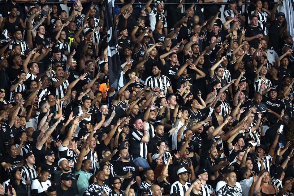 Torcida do Botafogo no Nilton Santos