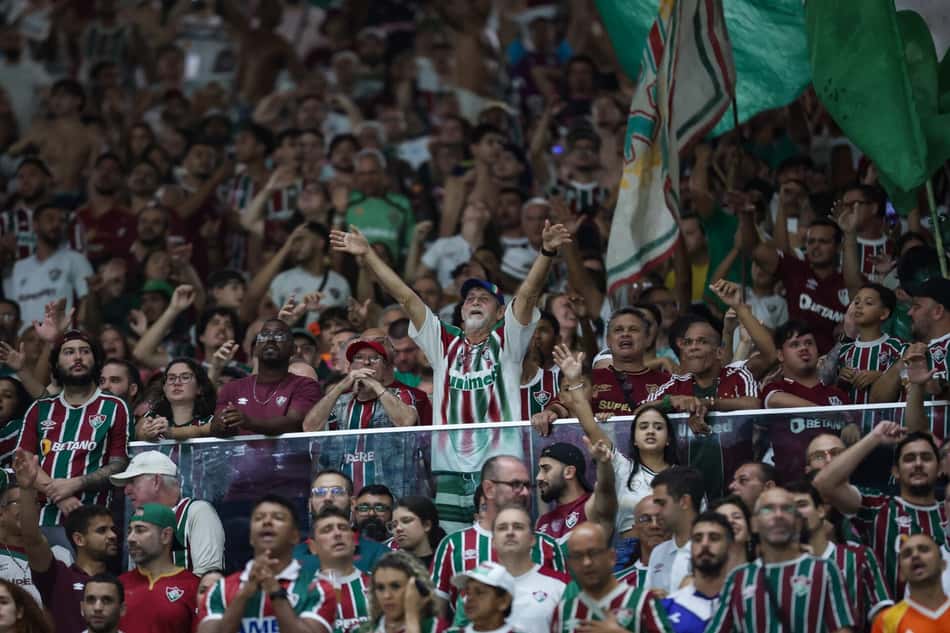 Torcida do Fluminense apoia o time durante jogo contra o São Paulo (Foto: Marcelo Gonçalves / Fluminense FC)
