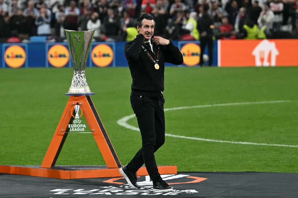 Unai Emery se tornou pentacampeão da Europa League com o Aston Villa (Foto: OZAN KOSE / AFP)
