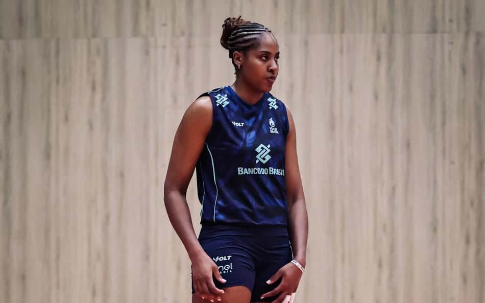 Ana Cristina retorna à Seleção Brasileira com cautela após lesão: 'Aos poucos'