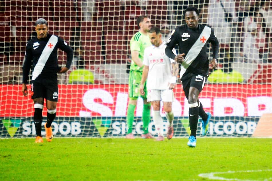 O Internacional goleou o Vasco por 4 a 1 pelo Brasileirão (Foto: Donaldo Hadlich/Código 19/Folhapress)
