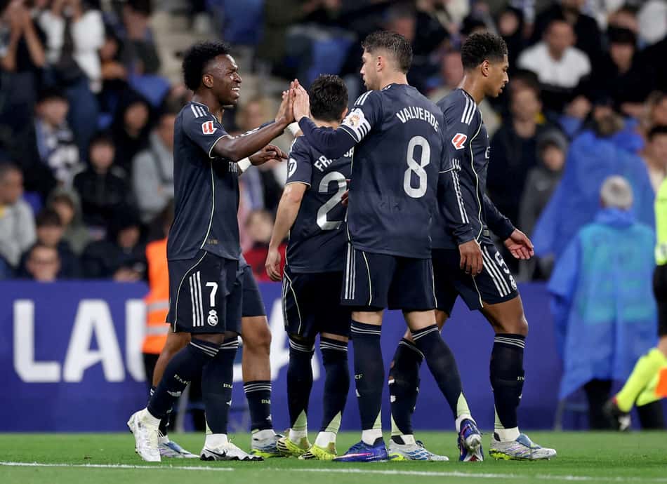 Vini Jr comemora com Valverde gol marcado pelo Real Madrid contra o Espanyol, pela La Liga (Foto: Josep Lago / AFP)