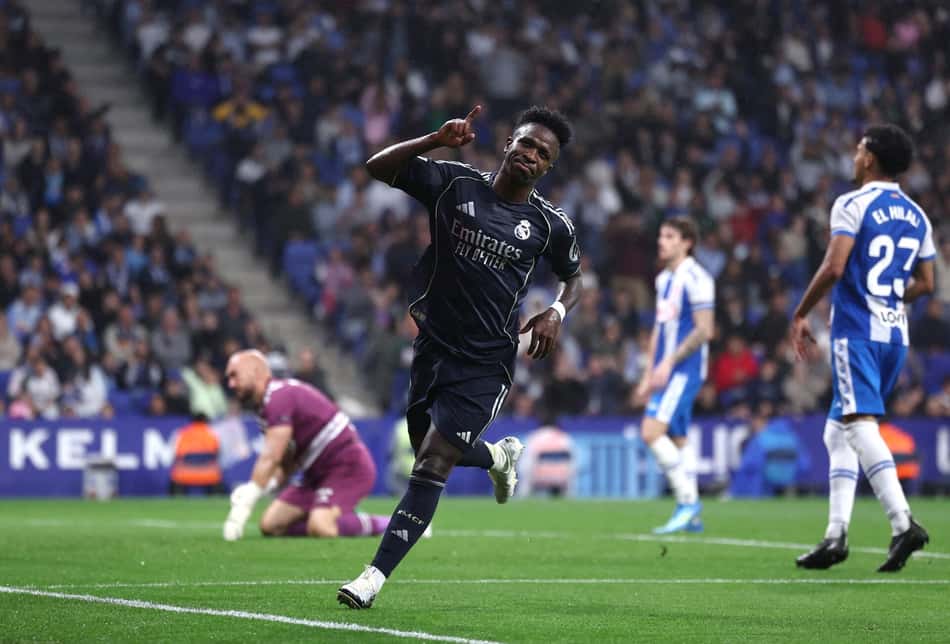 Vini Jr comemora gol marcado pelo Real Madrid sobre o Espanyol, pela La Liga