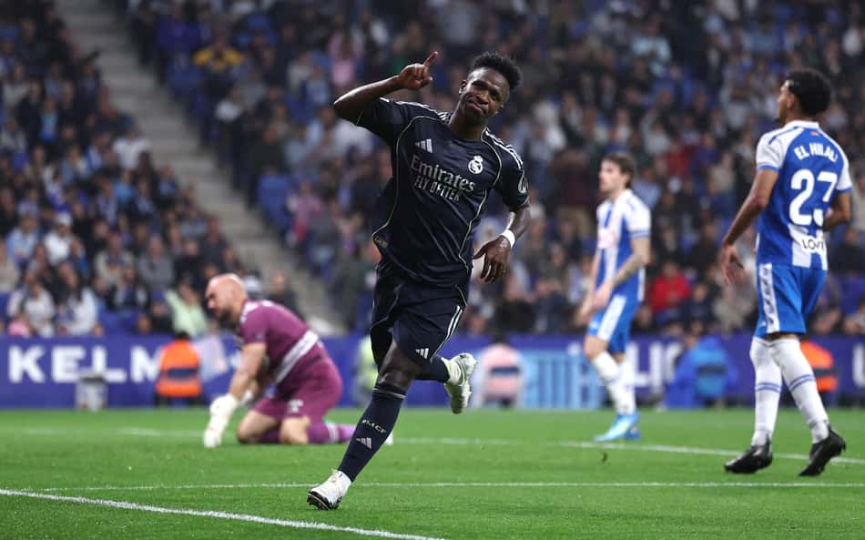 Vini Jr comemora gol marcado pelo Real Madrid sobre o Espanyol, pela La Liga