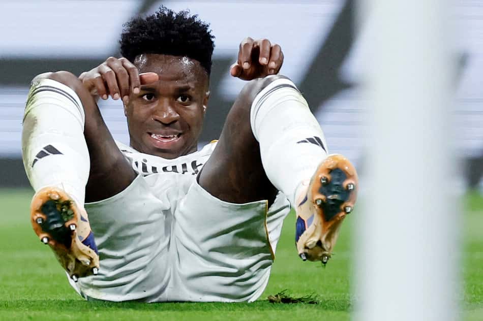 Vini Jr lamenta chance desperdiçada em Real Madrid x Oviedo, pela La Liga
