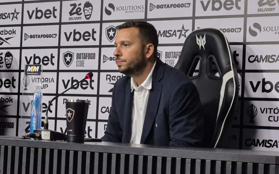 Botafogo anuncia saída do diretor Alessandro Brito
