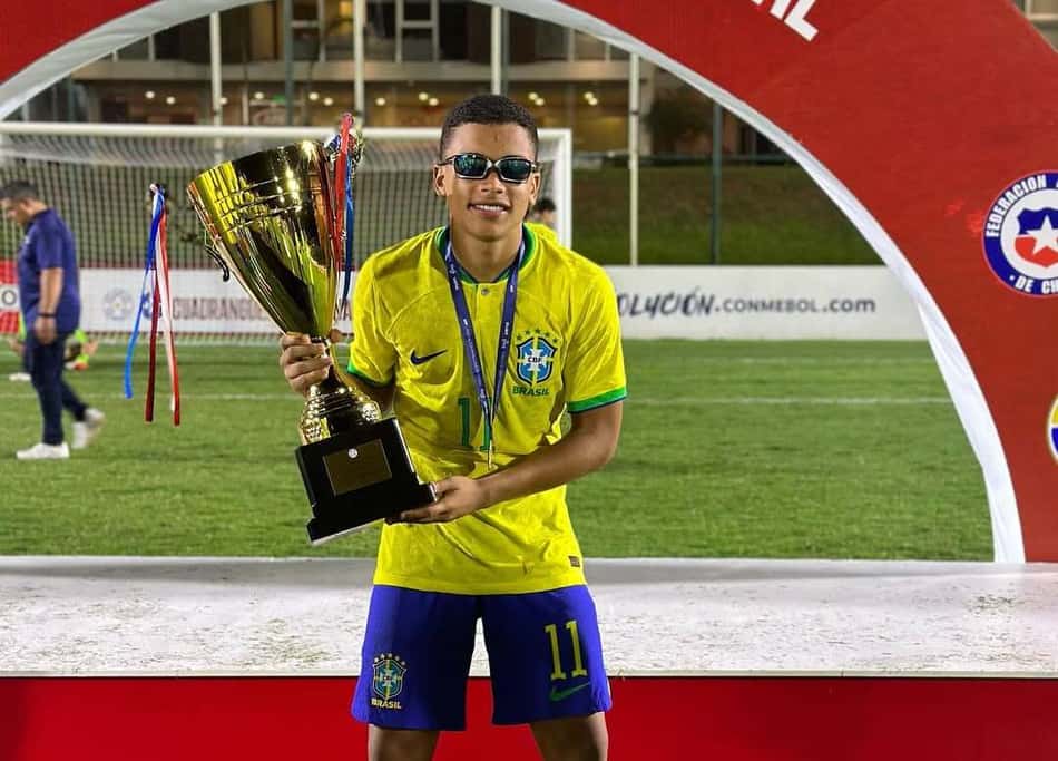 Nicollas foi campeão com Seleção Brasileira Sub-15 (Foto: Reprodução/Instagram)