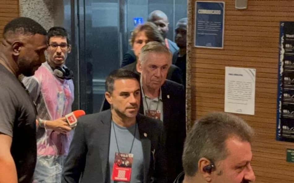 Ancelotti, técnico da Seleção, está no Maracanã para acompanhar Flamengo x Vasco