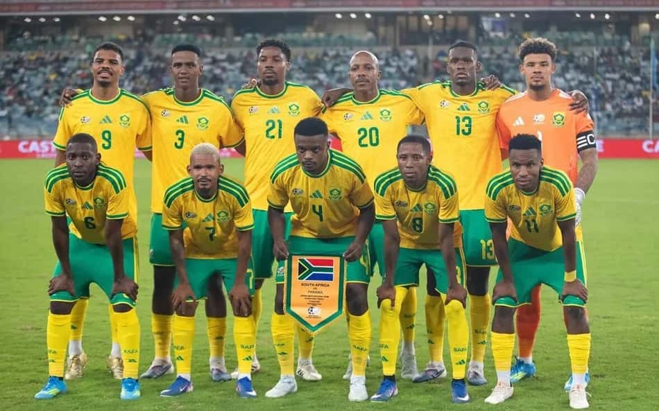 Seleção da África do Sul perfilada antes de jogo. (Foto: Reprodução/bafanabafanaoficial)