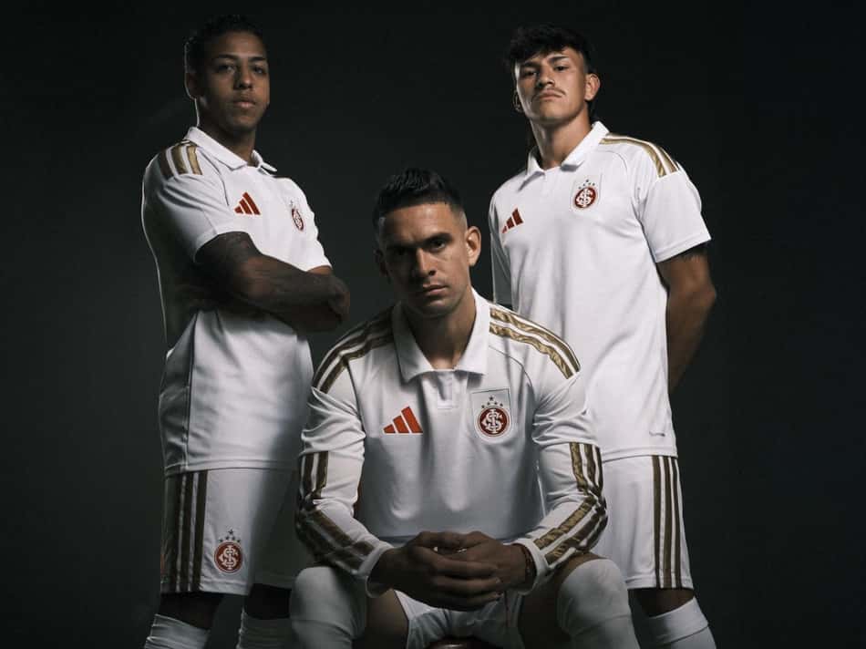 Internacional lança novo uniforme em homenagem aos 20 anos do título mundial. (Crédito: Divulgação/Sport Club Internacional)
