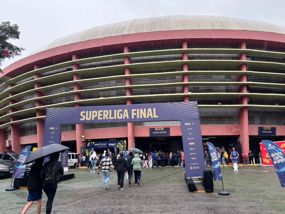 Público chega ao Ginásio do Ibirapuera para a final da Superliga Masculina (Foto: Beatriz Pinheiro/ Lance!)