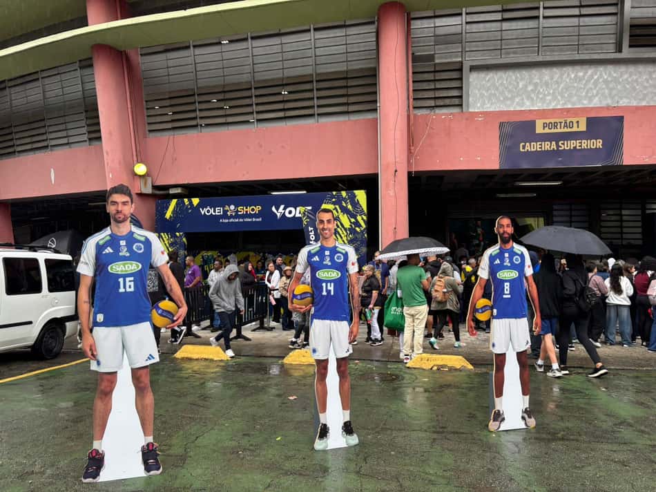 Da esquerda para direita, os jogadores do Cruzeiro: Lucão, Douglas Souza e Wallace (Foto: Beatriz Pinheiro/ Lance!)
