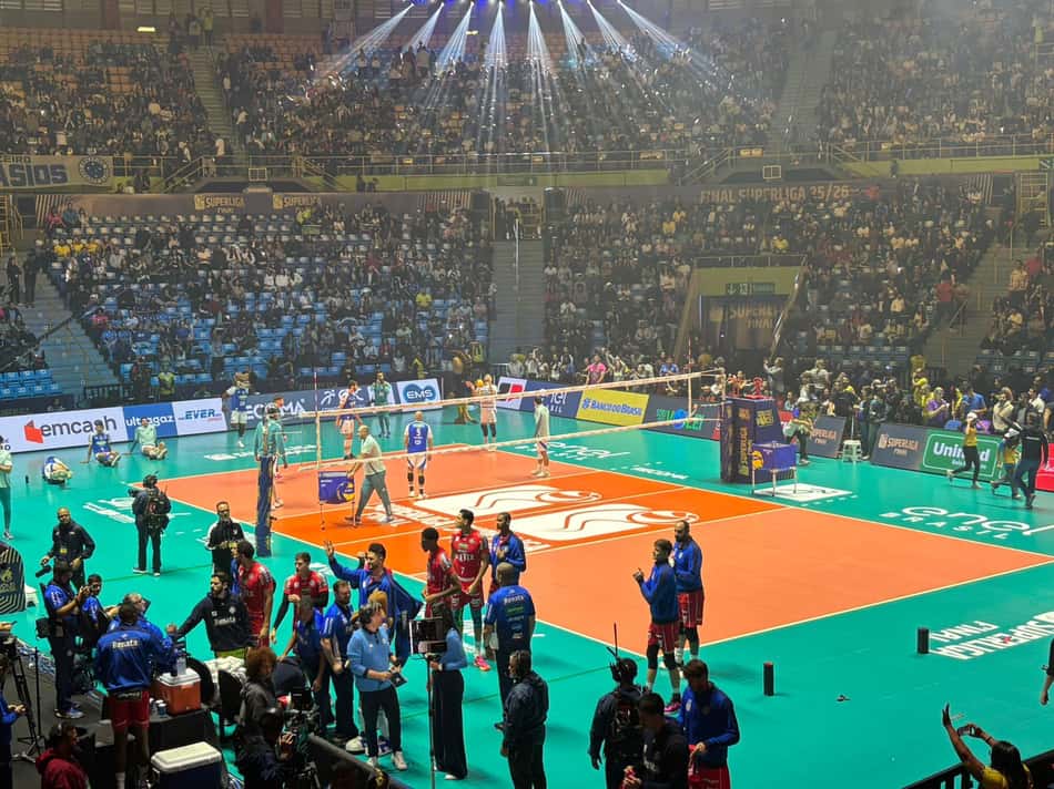 Cruzeiro e Campinas em quadra para a final da Superliga (Foto: Beatriz Pinheiro/ Lance!)