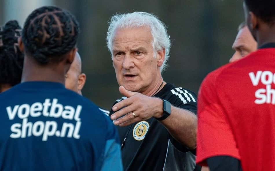 Reviravolta! Técnico de Curaçao pede demissão e antecessor reassume cargo antes da Copa do Mundo
