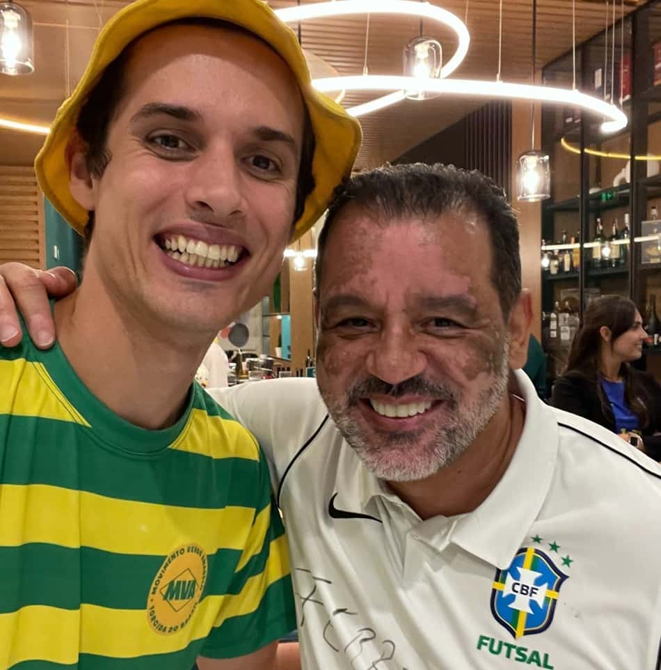 Lucas Callegari e Marquinhos Xavier, técnico da Seleção Brasileira de Futsal