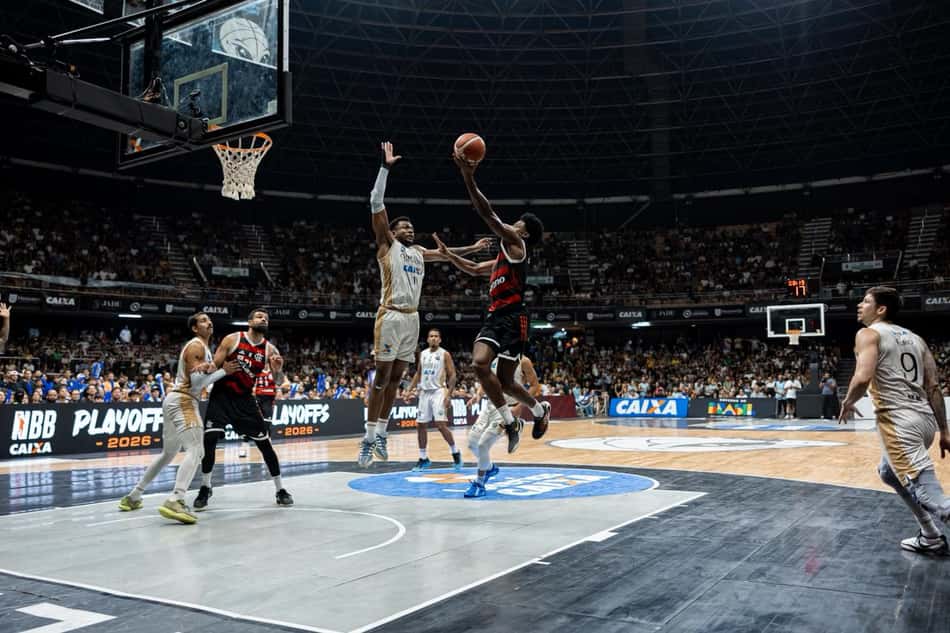 Gui Deodato em ação pelo Flamengo no jogo 5 das quartas de final do NBB contra o Brasília (Foto: Matheus Maranhão / CAIXA Brasília)