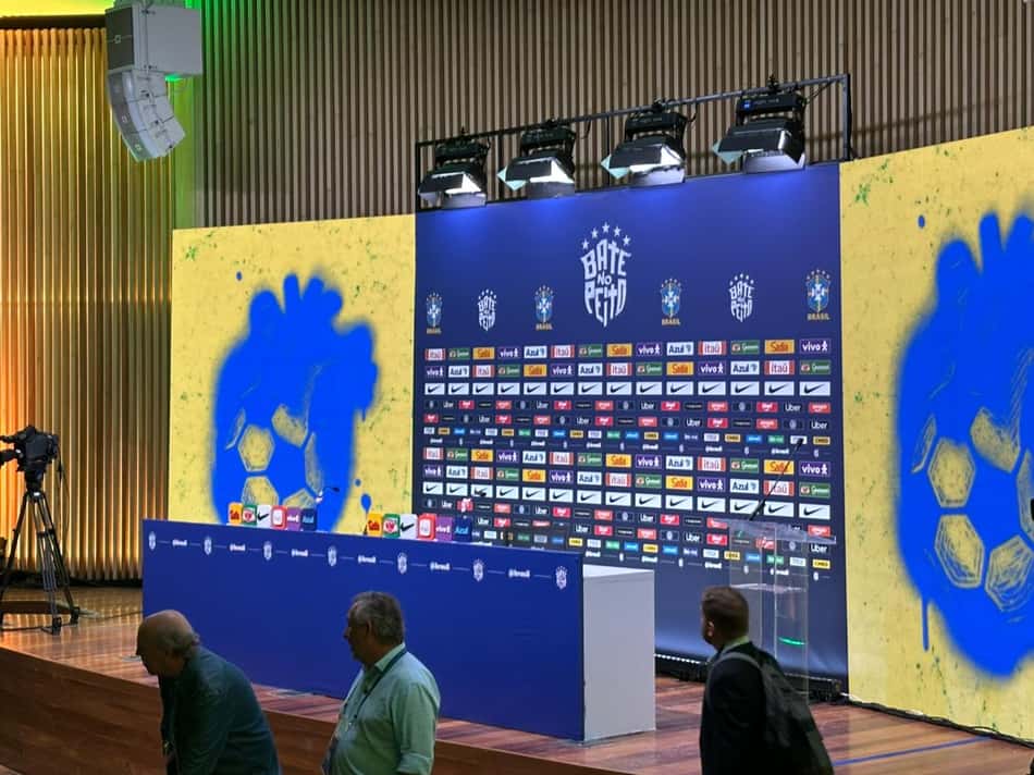 Palco da convocação da Seleção Brasileira para a Copa do Mundo (Foto: Lucas Bayer/ Lance!)