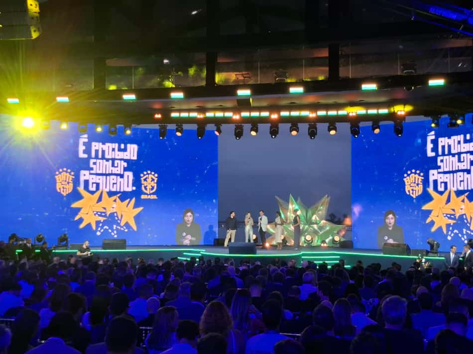 Palco da convocação da Seleção Brasileira (Foto: Márcio Dolzan/Lance!)