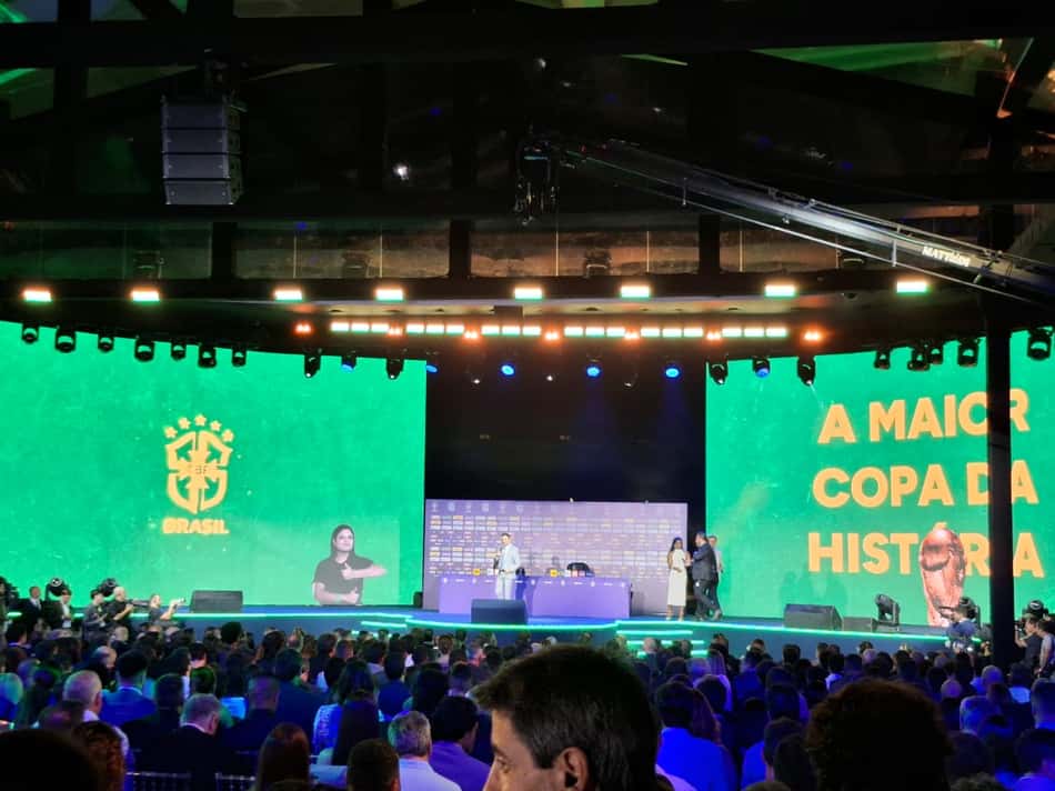 Palco da convocação da Seleção Brasileira para a Copa do Mundo (Foto: Marcio Dolzan/ Lance!)