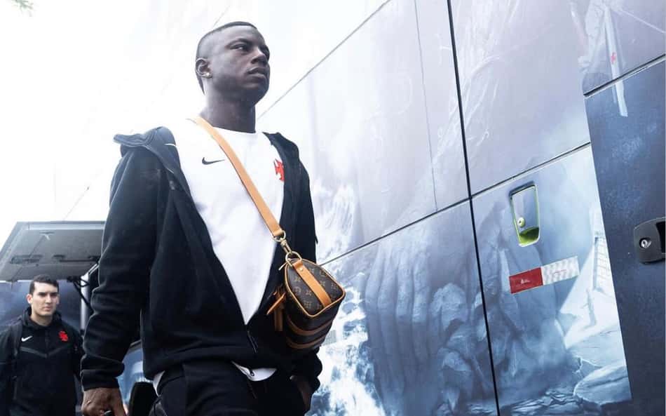 Vasco vai com time misto para partida decisiva contra o Olimpia; veja a escalação